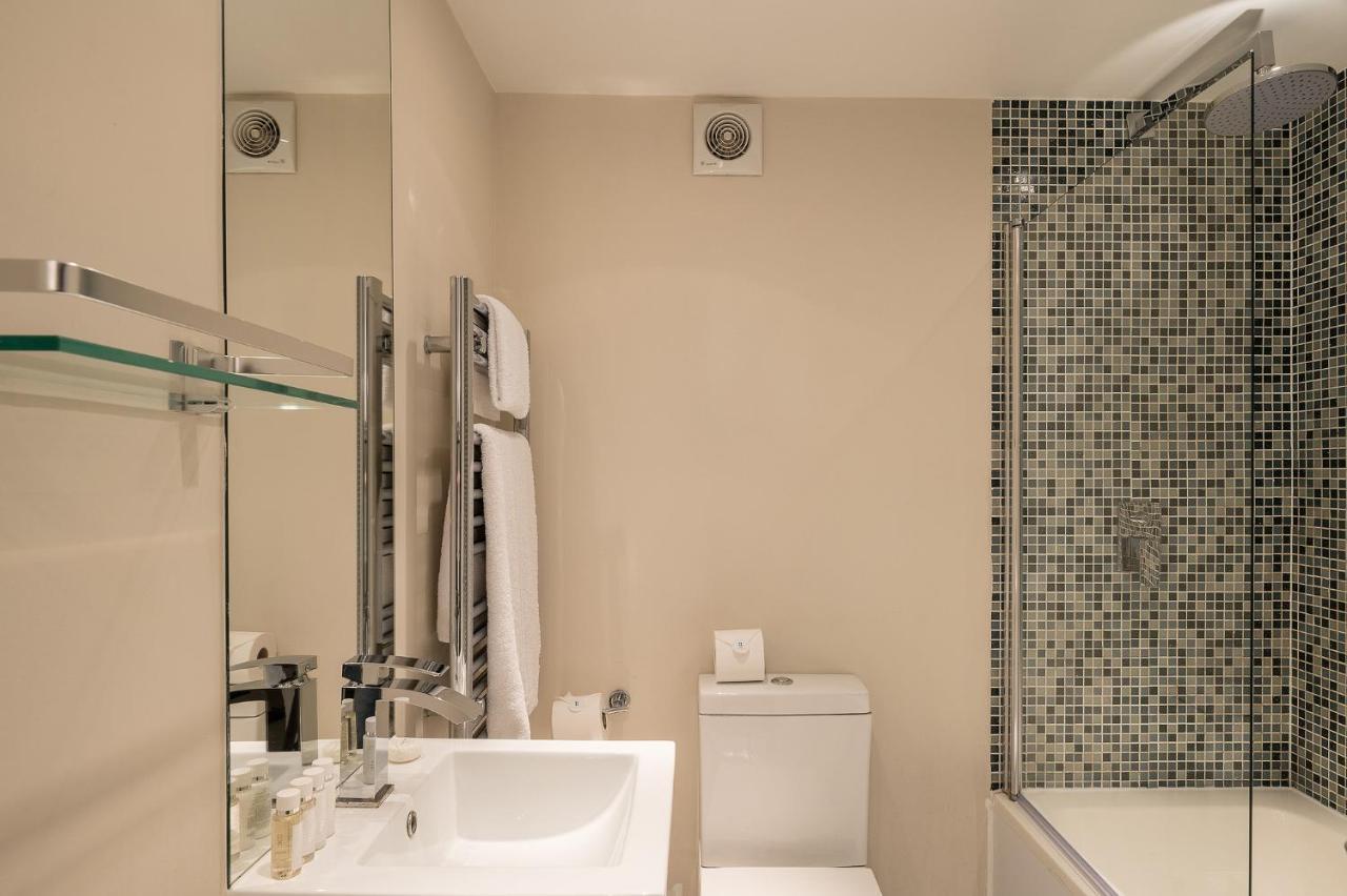 Fitzrovia - Charlotte Street By Viridian Apartments London Bagian luar foto