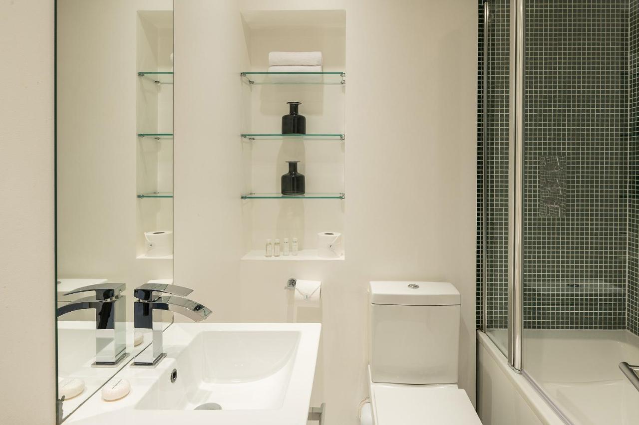 Fitzrovia - Charlotte Street By Viridian Apartments London Bagian luar foto